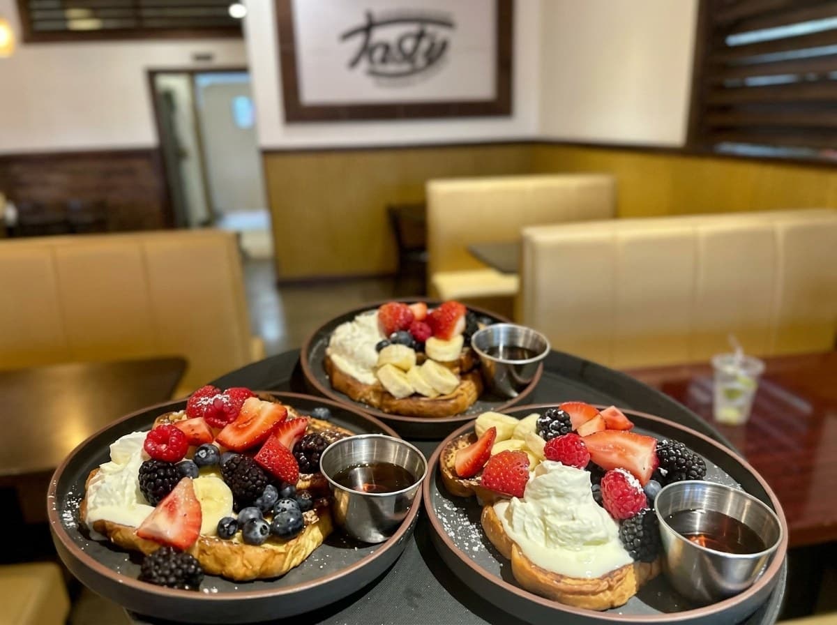 A brunch table at Tasty on South New Hope Road in Gastonia